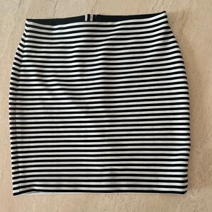 Loft Striped Skirt Knit Black & White size 4